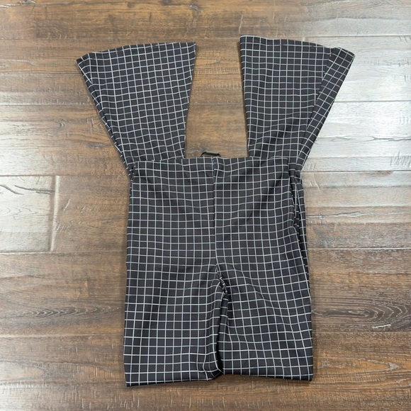 PrettyLittleThing Black Grid Check Kick Flare Split Hem Detail Pant Size 4 Women - Picture 4 of 11